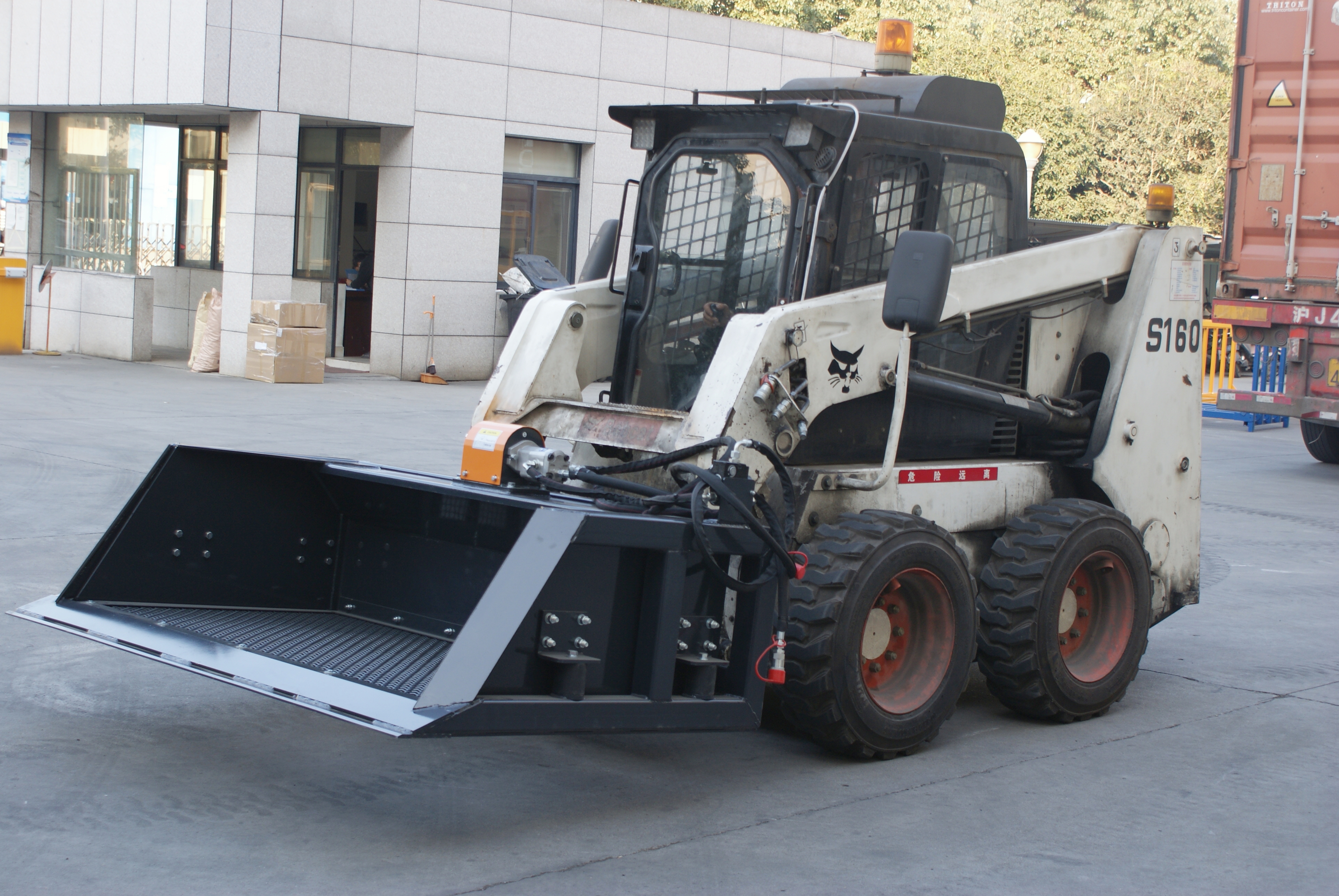 Efficient Skid Steer Screening Bucket: Improving Screening Efficiency on Construction Sites